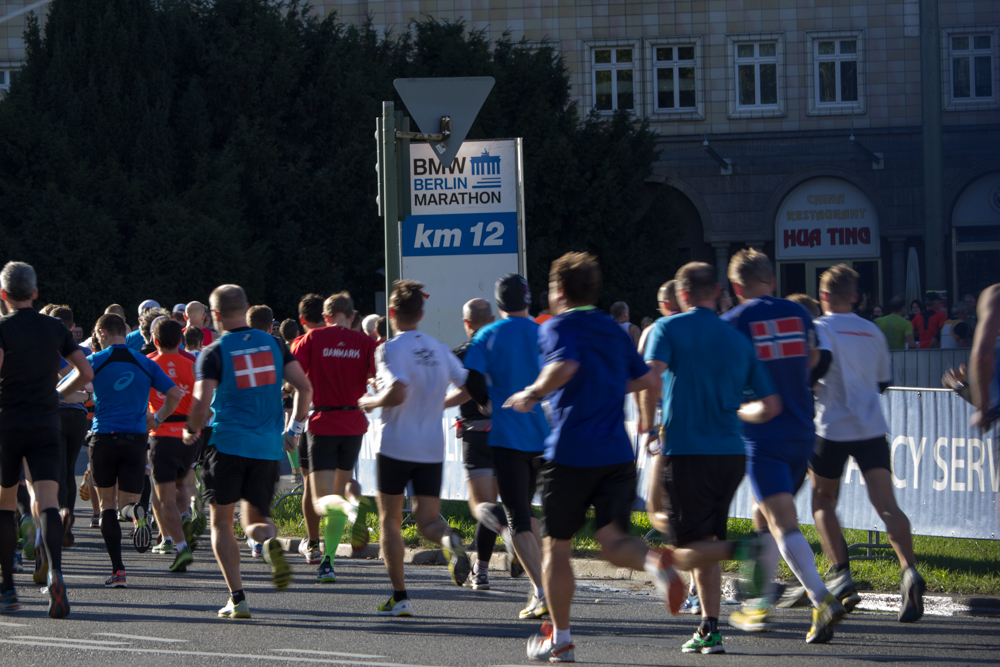 Die ersten 12 Kilometer des 40.Berlin Marathon sind geschafft. Weiter gehts ...